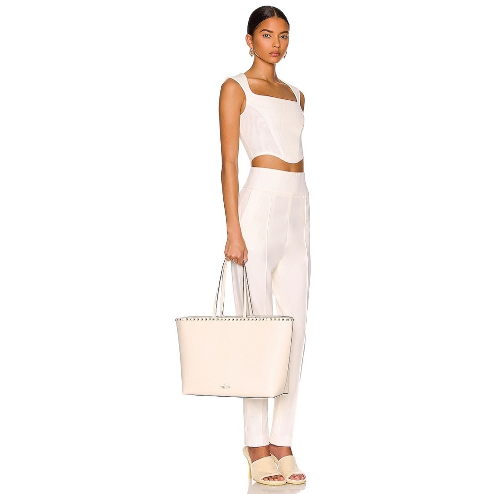 VALENTINO Garavani Rockstud Grainy Calfskin Leather Tote Bag in Cream